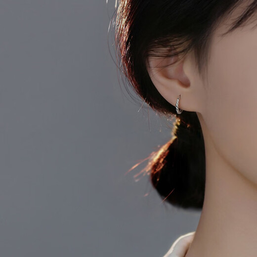 Guanpuge Fat Donglai same style pt950 platinum earrings for women PT950 fashion twist platinum earrings plain hoop earrings niche design platinum small twist earrings