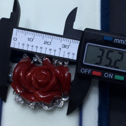 Zhaohao Coral Pendant Three-dimensional Rose Pendant by Famous Artist Mikawa Mingbeng