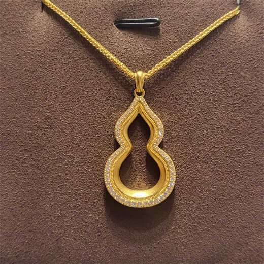 Shien ancient method inheritance 18k gold hollow gourd pendant necklace women's fortune point diamond clavicle chain autumn and winter new accessories hollow gourd pendant + Chopin chain