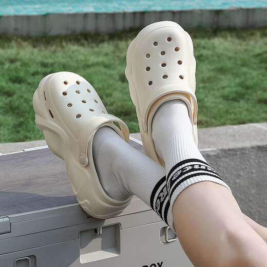 Bangbo Shidong Croc Shoes Women's Spring and Summer Outerwear 2025 New EVA Thick Sole Heightening Beach Seaside Baotou Sandals Women's Croc Shoes Beige Brown Bear 37-38