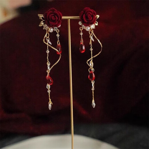 Mr. Ouyang autumn and winter red velvet rose earrings for women French retro super fairy tassel earrings earrings without pierced ear clip earrings earrings 0004 A12-103