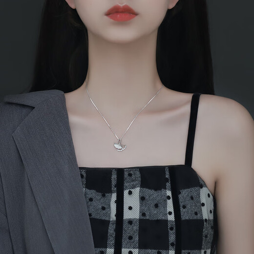 Necklace for women, summer fairy style, versatile, light luxury niche 2025 new simple design clavicle chain M1342 [Ginkgo leaf necklace]