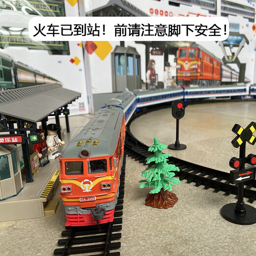 Aole télécommande train électrique jouet modèle piste ensemble cuir vert Dongfeng 4B moteur à combustion interne ouverture de porte avec lumière cadeau d'anniversaire télécommande cuir vert + 3 wagons verts + plate-forme + piste ensemble de batterie rechargeable