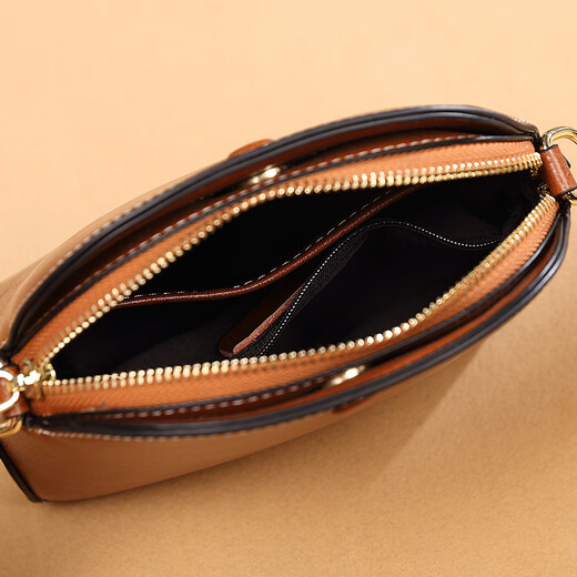 Cosmickindred Light Luxury Marque Mother Retro Retro Women's Bag Niche French French Nouveau sac d'épalas polyvalent en cuir souple oblique Sac de coquille tendance Couleur de caramel