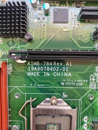 Advantech AIMB-784AIMB-784G2REV.A11150 MATERAL DE CONTROL INDUSTRIAL Máquina Tarjeta de red dual