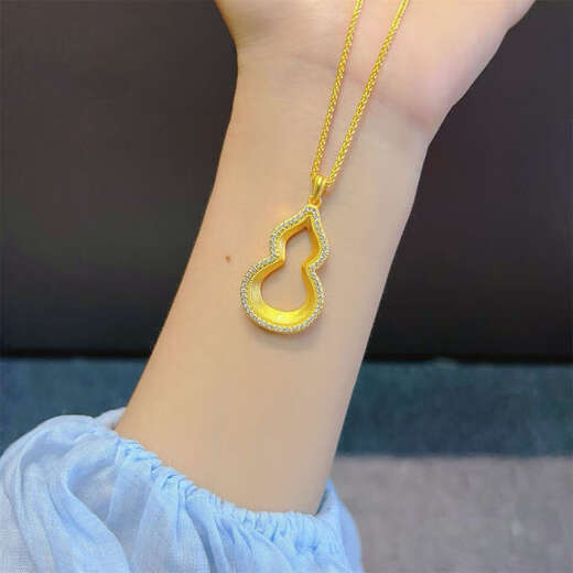 Shien ancient method inheritance 18k gold hollow gourd pendant necklace women's fortune point diamond clavicle chain autumn and winter new accessories hollow gourd pendant + Chopin chain