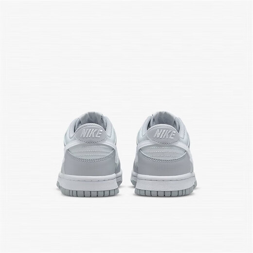 Nike (nike) Chaussures pour femmes dunk bas (GS) Low Top Grey et White Retro Slab Chaussures Chaussures décontractées pour les femmes DH9765-001 Gris et blanc 35,5