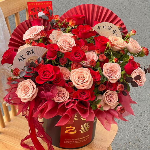 Wells National Sunflowers, Carnations, Roses, Hug Bucket Bouquet Delivery, Housewarming, Birthday, Moving Flowers, Hourly Delivery, Step by Step, 33 Red Roses, Kabu Mix and Match Hug Bucket