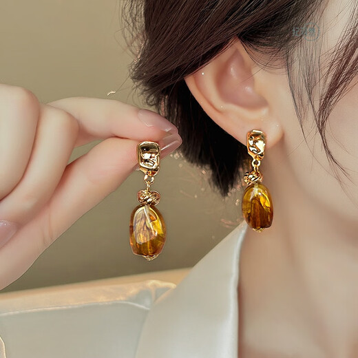 Ji Yuyou Clear Amber Maillard Earrings Women's High-Quality Light Luxurious Temperament Earrings Autumn and Winter Earrings 2025 New Amber