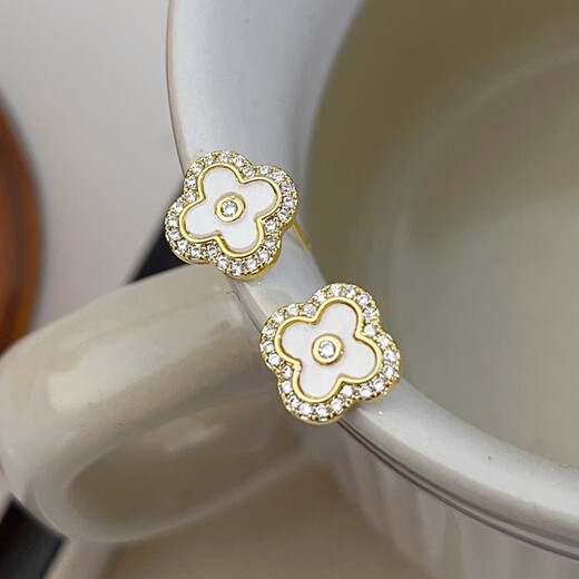 Flashing light luxury four-leaf clover earrings for women new niche design earrings birthday gift light luxury rhinestone four-leaf clover white sterling silver earrings