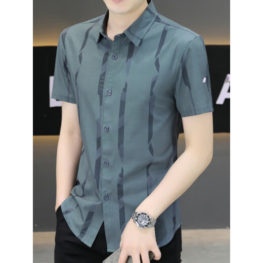 Yaxins Queliang-Hemd 2025 neues Hemd mit kurzer Ärmel für Männer koreanische Stil schlanker trendiger Zentimeter Hemd Casom Helloom Men Single Piece 7027 Green M.