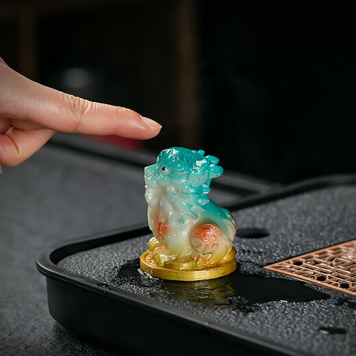 Tea pet ornaments, golden toad boutique tea play, cute auspicious beast tea table, tea tray, tea set, tea set accessories, color-changing pets, auspicious beast awakening lion-color-changing tea pet
