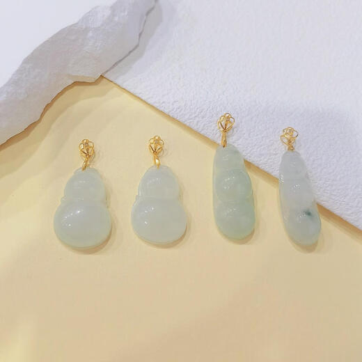 Qianjun 18K gold A-grade ice seed green bean Fushou gourd pendant, light luxury and high-end accessories, green beans