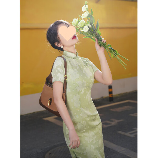 Bunte Edelstein Sommer Cheongsam White Kleid mädchenhafter nationaler Stil 846 Meter Weißgrün Anhänger L.