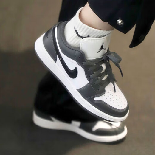 NIKE Nike men's shoes women's shoes summer and autumn new Air Jordan couple low top shoes sports basketball shoes aj1 black and white gray 553560/553558-152 42 men
