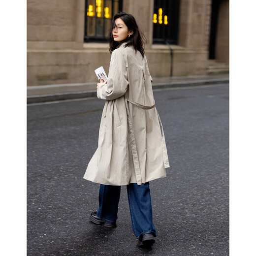 德玛纳【纸片人效果】春季学院风立领压褶系带藏肉云感棉风衣外套女长款