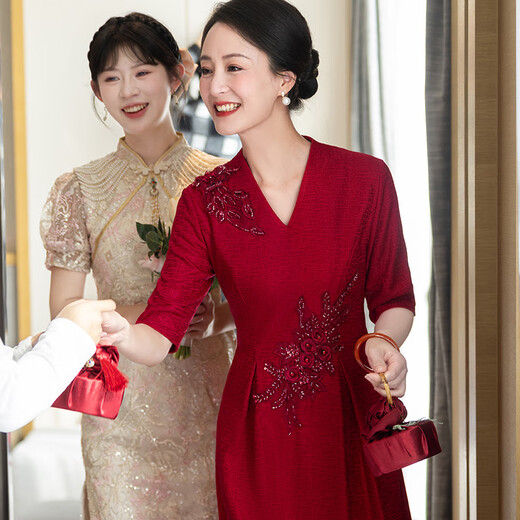 离境天儿子结婚妈妈穿的旗袍遮肚子小个子年轻洋气妈妈装婚宴领旗袍喜婆 酒红色9863 L推荐100-110斤 均码