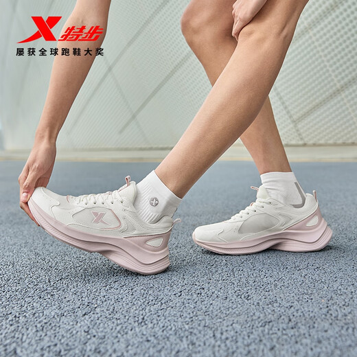 Xtep Women's Running Shoes Sports Shoes Winter New Mesh Breathable Lightweight Shock-Absorbing Casual Running Shoes Pink