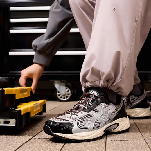 亚瑟士（ASICS）kahanav4银色春季户外机能低帮休闲鞋运动鞋女跑鞋 1203A716-020【棕银色】 36