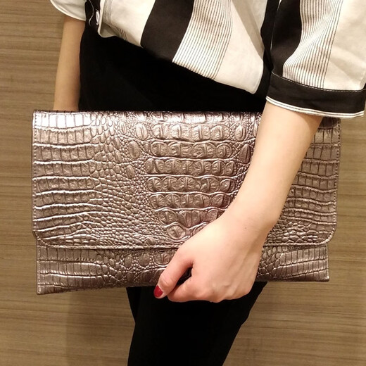 Sac enveloppe Woodpecker (Tucano) pour les femmes 2025 Nouvelle-européenne et américaine Modèle de mode Tempérament pour femmes Tempérament Hands Sacle Single Single épaule Crossbody Band Black