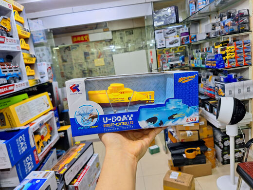 Xian Nian six-channel mini remote control submarine rechargeable children's toy hovercraft nuclear submarine boy speedboat yacht boy yellow six-channel remote control nuclear submarine 3311 standard + remote control battery + tools