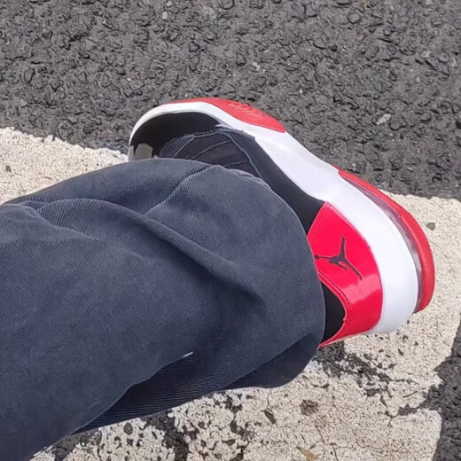 耐克（NIKE）女鞋春季Air Jordan大童鞋Max Aura 小康扣休闲缓震篮球鞋运动 AQ9214-006黑红 35.5