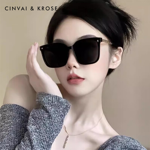 Cinvaikrose Официальный веб-сайт Высококачественные солнцезащитные очки для женщин в летнем солнечном защите 2025 Новый модный вождение на открытом воздухе и вождение дамы солнцезащитные очки черно золото