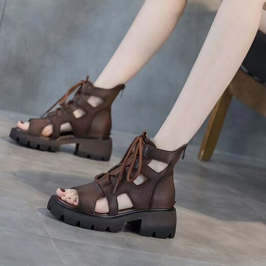 Belle Sandales à pointe de poisson pour femmes 2025 Nouvelle cale polyvalente Solemn épaisse Wenzhou en cuir souple Répandre à glissière haute chaussures romaines Huidong Sandales de thé au lait féminin 20 Sandales pour femmes 2025 Nouveau style 39