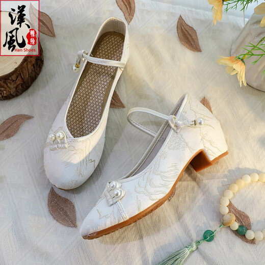 Gestickte Hanfu-Schuhe für Damen, bestickte Schuhe im antiken Stil, chinesische Cheongsam-Schuhe im Ethno-Stil, Peking-Stoffschuhe, Arbeitsschuhe mit niedrigen Absätzen im Tee-Stil, Hellgold 34