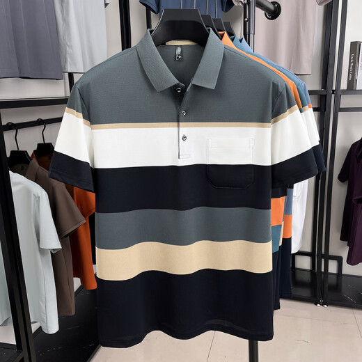 Das kurzärmelige T-Shirt des Alten Mann