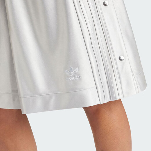 阿迪达斯 （adidas）短裤女裤2025夏季新款运动裤宽松舒适休闲梭织透气五分裤 IT9768银灰色 XS
