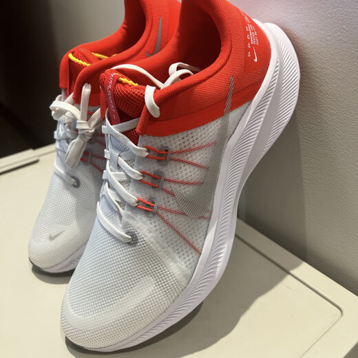 Nike (Nike) Herrenschuhe 2025 Sommer Neue Quest Classic Sneakers Casual Schuhe Leichtes Mesh Pushing Low Top Running Shoes DA1105-100 Weiß/Graurot/Quest 4 44