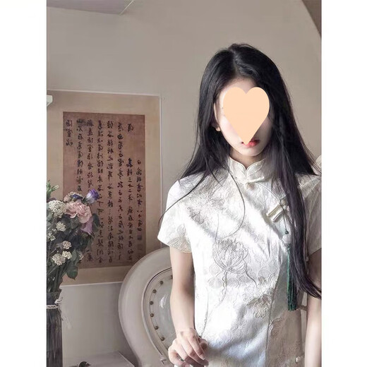 Bunte Edelstein Sommer Cheongsam White Kleid mädchenhafter nationaler Stil 846 Meter Weißgrün Anhänger L.