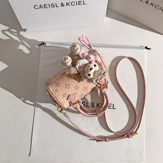 CAEISL / KCIEL CADEAU DE Valentin chinois Small / CK Femme's Bag 2025 Nouveau sac d'oucher Boston Sac à bosses Boston Sac à bosses et achat +