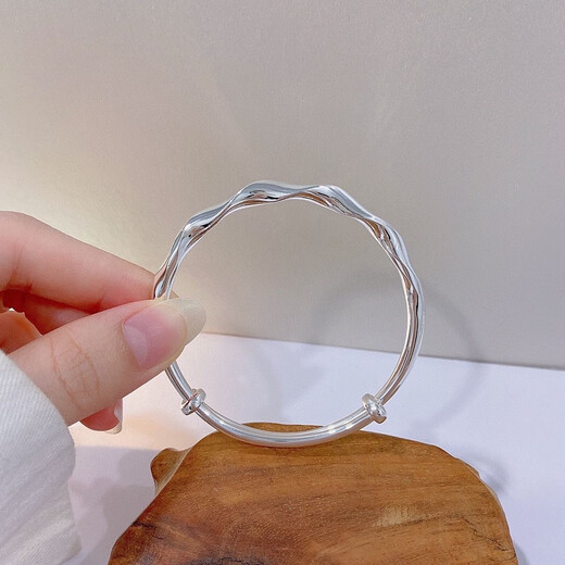 
New Mobius twisted bracelet for women's new line wavy bright surface simple circle high-end sense best friend bracelet decoration M1478 [1 piece of twisted bracelet]