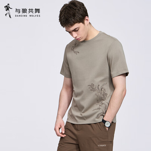 Bailando con lobos Camiseta de manga corta con cuello redondo y bordado floral para hombre 2025 Verano Nuevo Top juvenil informal y versátil 6059 Caqui 701 S (165)