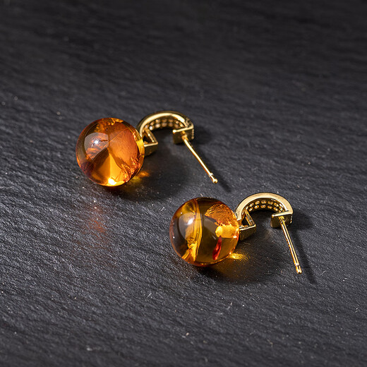 Fat Donglai quality amber earrings, raw amber, round beads, earrings, ear hooks, classic style, S925 silver gold-plated inlaid, the internal patterns of amber are ever-changing, the following pictures