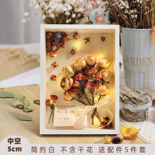 Shantou Lincun Hollow Dried Flower Photo Frame DIY Handmade Gift Preserved Flowers Picture Frame Placement Toilet Tissue Rose Photo Frame White 5cm (8 inches 15*20cm) does not include dried flowers. Free lanterns + ribbons + glue + pearls + bottom paper