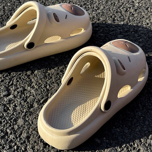 Kinderlochschuhe für Jungen 2025 Neues Kapibala Sommer Cartoon Weiche Sohle Nicht-Schlupf-Eltern-Kind-Bag-Toe-Hausschuhe für Frauen Brown 34-35 (Innenlänge beträgt ca. 22 cm)