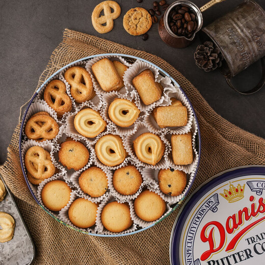 
DANISA Crown Danish Cookies 681g Gift Box Danisa Indonesia imported Danish butter cookies New Year's goods delivery [shelf life until July 26] 908g Crown Gift Box (Crown Cookies Iron Can Gift Box.