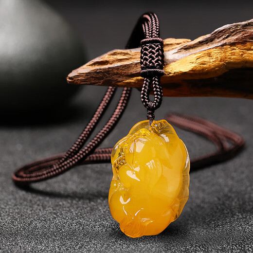 Fat Donglai's same style beeswax pendant necklace for men and women with water drop Pixiu sweater chain Wushi brand chicken oil yellow Pixiu pendant-lanyard style with certificate