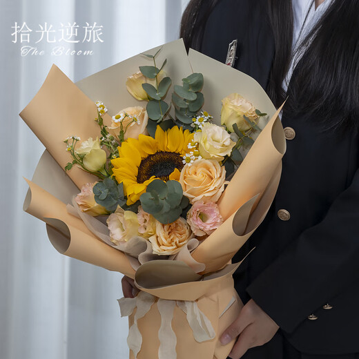 Sunflowers and Roses Mixed and Matched Bouquets Delivered in the Same City as a Flower Delivery for Girlfriends and Best Friends Holiday Gifts Bouquets Delivered by Flower Shops Silent Love丨Sunflowers and Champagne Roses and Lisianthus Mixed and Matched Small Bouquets