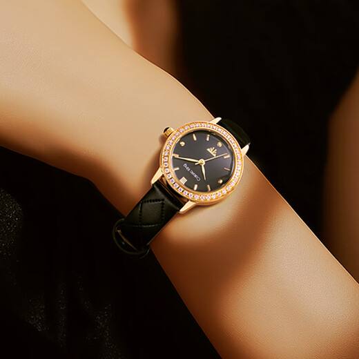 Kalorienkönig Licht Luxus Cowhide Watch Women's Diamond-Set Quartz Watch Women's Light Luxus Elegantes Nischengeschenk CK15923