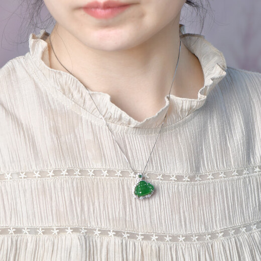 Jade und Jade Buddha Anhängerin mit Frauen Silber Ice Yang Green Maitreya Buddha Anhänger Jade Halskette Modell 1 B1365f Jade Anhänger