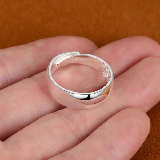 Wanmu Hong Kong 9999 sterling silver ring new plain ring glossy ring is simple and versatile. Found enough silver plain ring glossy ring. First come first served. Will be removed in seconds when sold out. 9.663 grams