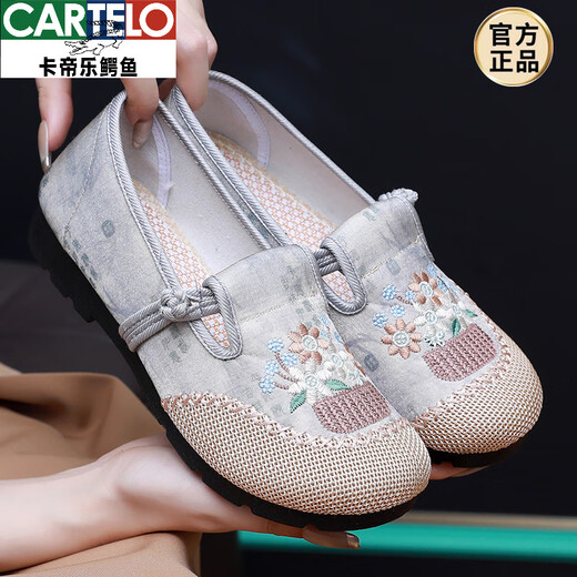 卡帝乐鳄鱼（CARTELO）2025秋季新款休闲透气单鞋绣花鞋软底防滑一脚蹬妈妈鞋新品 米白色 35