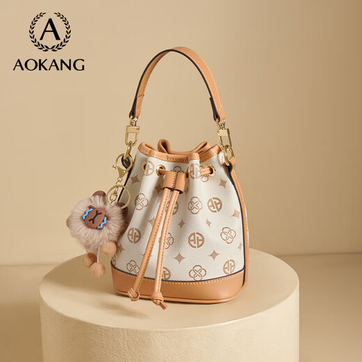 奥康（Aokang）包包女包潮流时尚水桶包大容量手提包通勤休闲七夕情人节送女友 米白色（煤球挂饰）