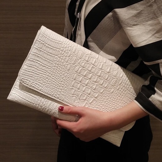 Sac enveloppe Woodpecker (Tucano) pour les femmes 2025 Nouvelle-européenne et américaine Modèle de mode Tempérament pour femmes Tempérament Hands Sacle Single Single épaule Crossbody Band Black