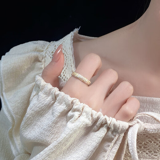 Lao Fengxiang Xiangyun 999 solid silver ring with gold markings, female element ring, national style new Chinese style wedding anniversary gift for girlfriend and wife, pure silver heart sutra scroll, gold painting ring with auspicious clouds