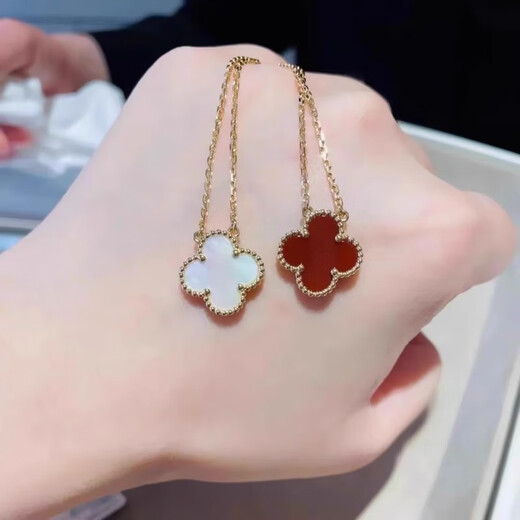 Century-old Fenxiang light luxury four-leaf clover necklace 18K gold women's Au750 carnelian clavicle chain gold gift gift Lao Fengxiang 18k rose gold carnelian four-leaf clover necklace